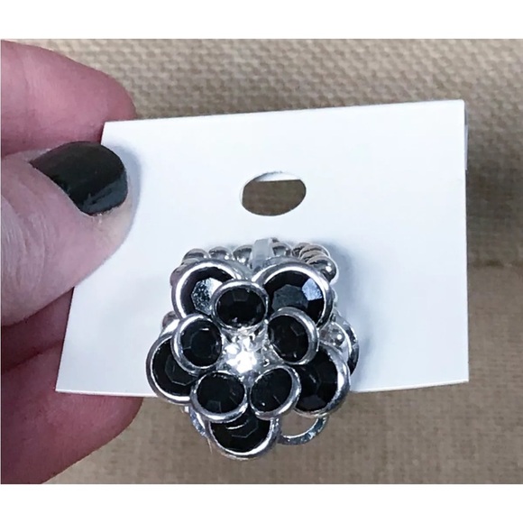 Black Flower Stretch Ring One Size Whimsigoth Twee Yallternative Dark Cottage - Picture 1 of 2